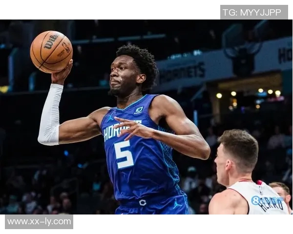 雷迪克质疑防守策略为何要在三分线外紧盯马克威廉姆斯