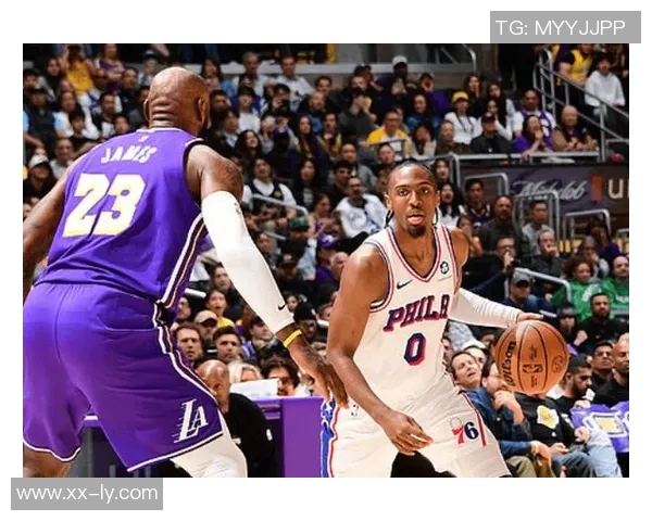 马克西上半场表现全面11投4中贡献12分3篮板4助攻1抢断1盖帽 马克西上半场表现全面11投4中贡献12分3篮板4助攻1抢断1盖帽